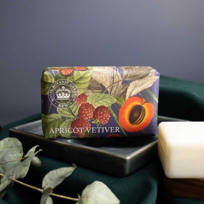 The English Soap Company Kew Gardens Apricot Vetiver Wrapped Soap