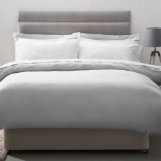 Norfolk & Co White 200 Thread Count Egyptian Cotton Plain Dyed Duvet Cover Norfolk & Co White 200 Thread Count Egyptian Cotton Plain Dyed Duvet Cover